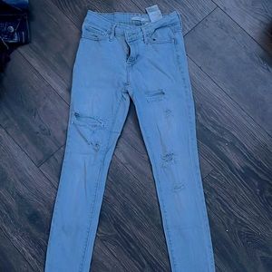 Levi’s 711-Skinny ripped skinny jeans size 26 (S)